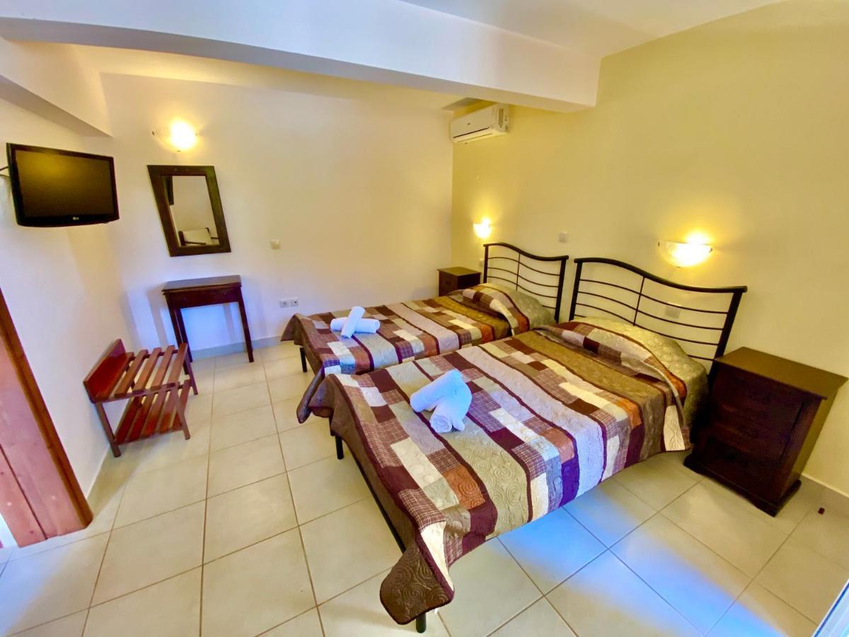 Zoom Beach Hotel Kandia Ngoại thất bức ảnh